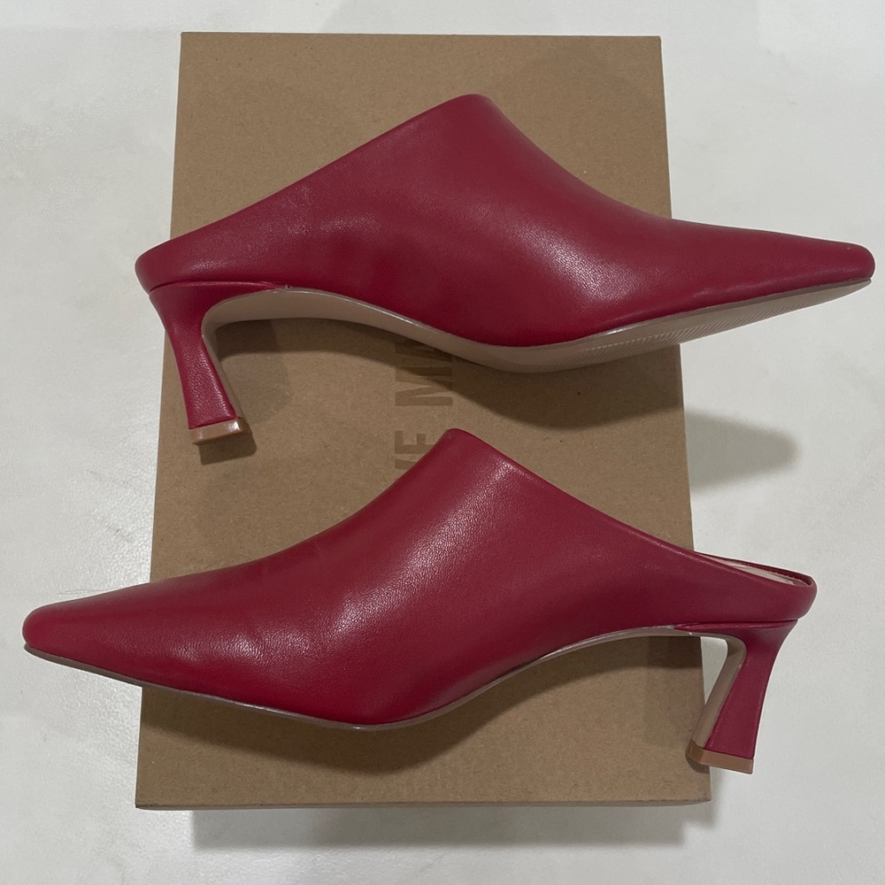 NIB Steve Madden red leather Mules clogs soft leather size 7 flared 2.75 “heel